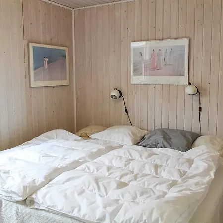 Hébergement de vacances Five-bedroom Holiday In *